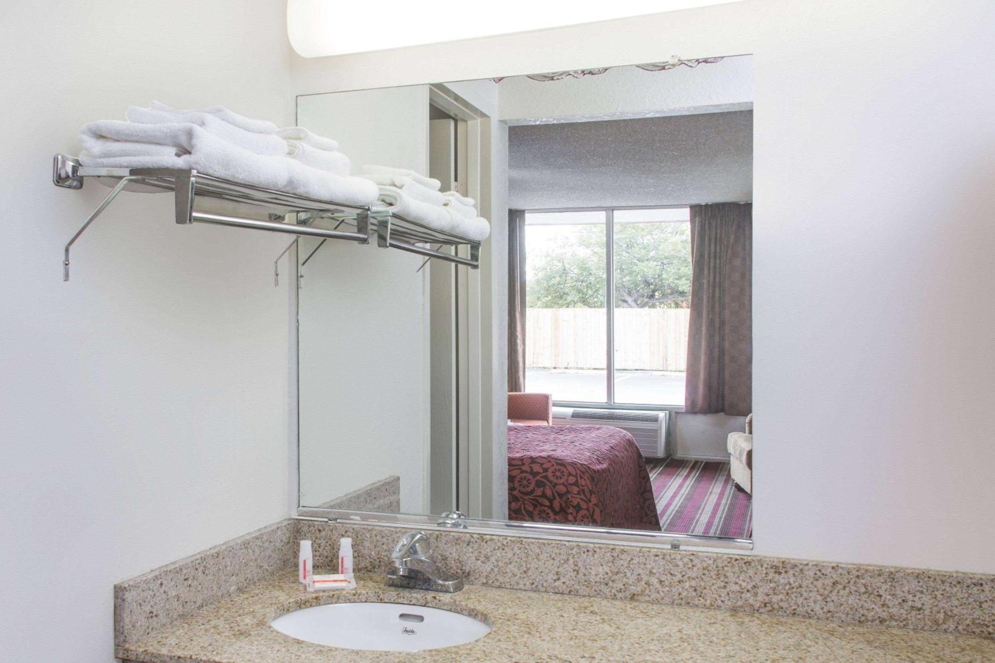 Days Inn By Wyndham Fort Myers Zewnętrze zdjęcie