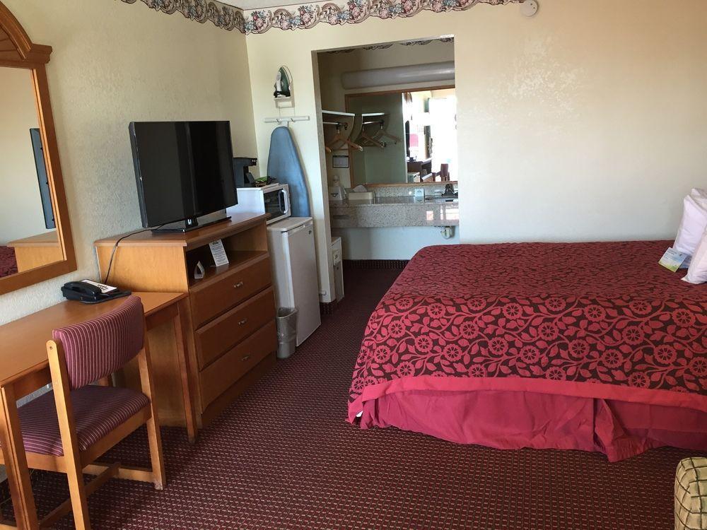 Days Inn By Wyndham Fort Myers Zewnętrze zdjęcie