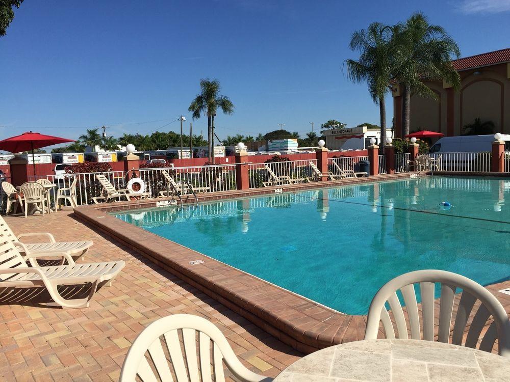 Days Inn By Wyndham Fort Myers Zewnętrze zdjęcie