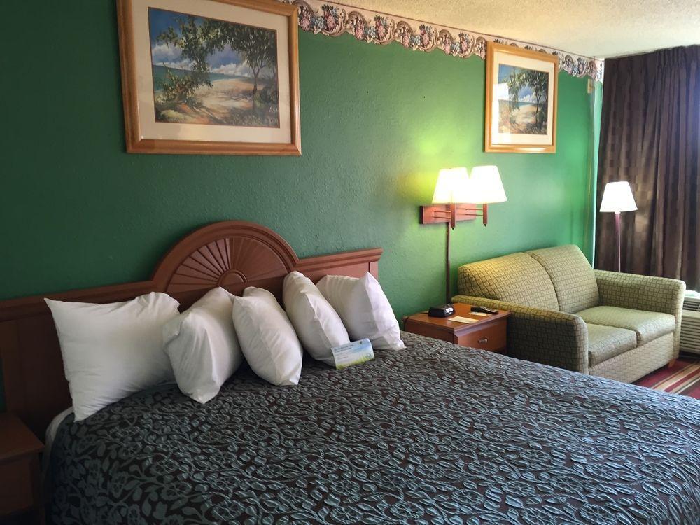 Days Inn By Wyndham Fort Myers Zewnętrze zdjęcie