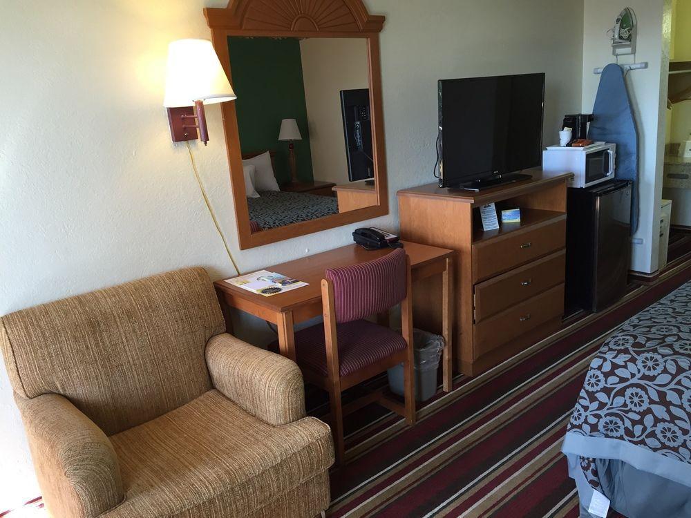 Days Inn By Wyndham Fort Myers Zewnętrze zdjęcie