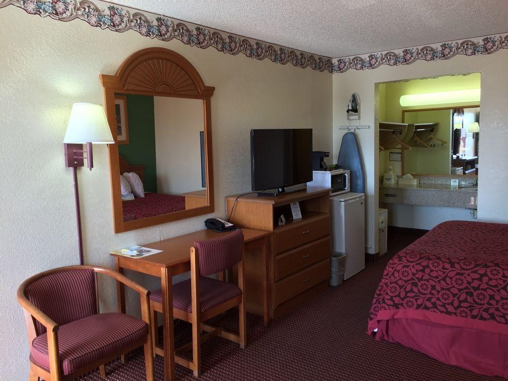 Days Inn By Wyndham Fort Myers Zewnętrze zdjęcie