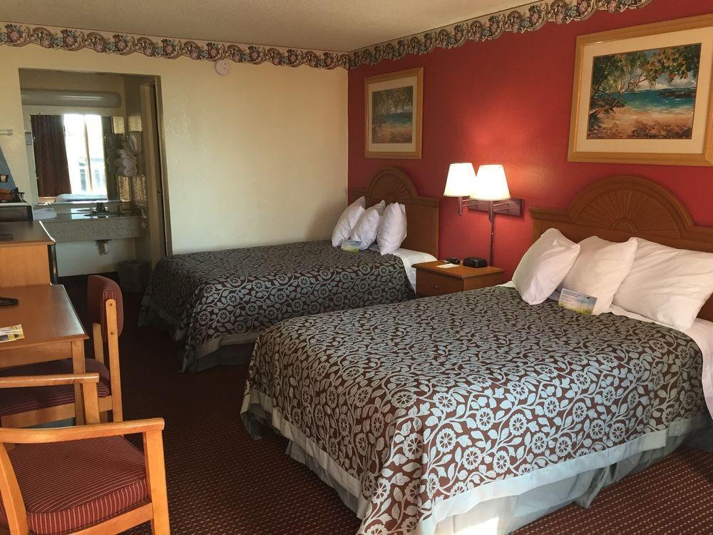 Days Inn By Wyndham Fort Myers Zewnętrze zdjęcie