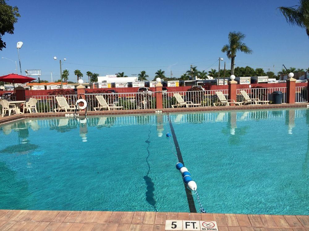 Days Inn By Wyndham Fort Myers Zewnętrze zdjęcie