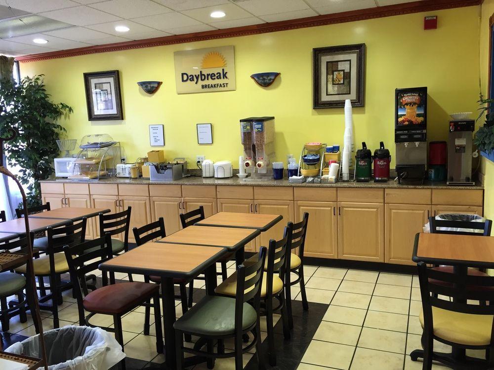 Days Inn By Wyndham Fort Myers Zewnętrze zdjęcie