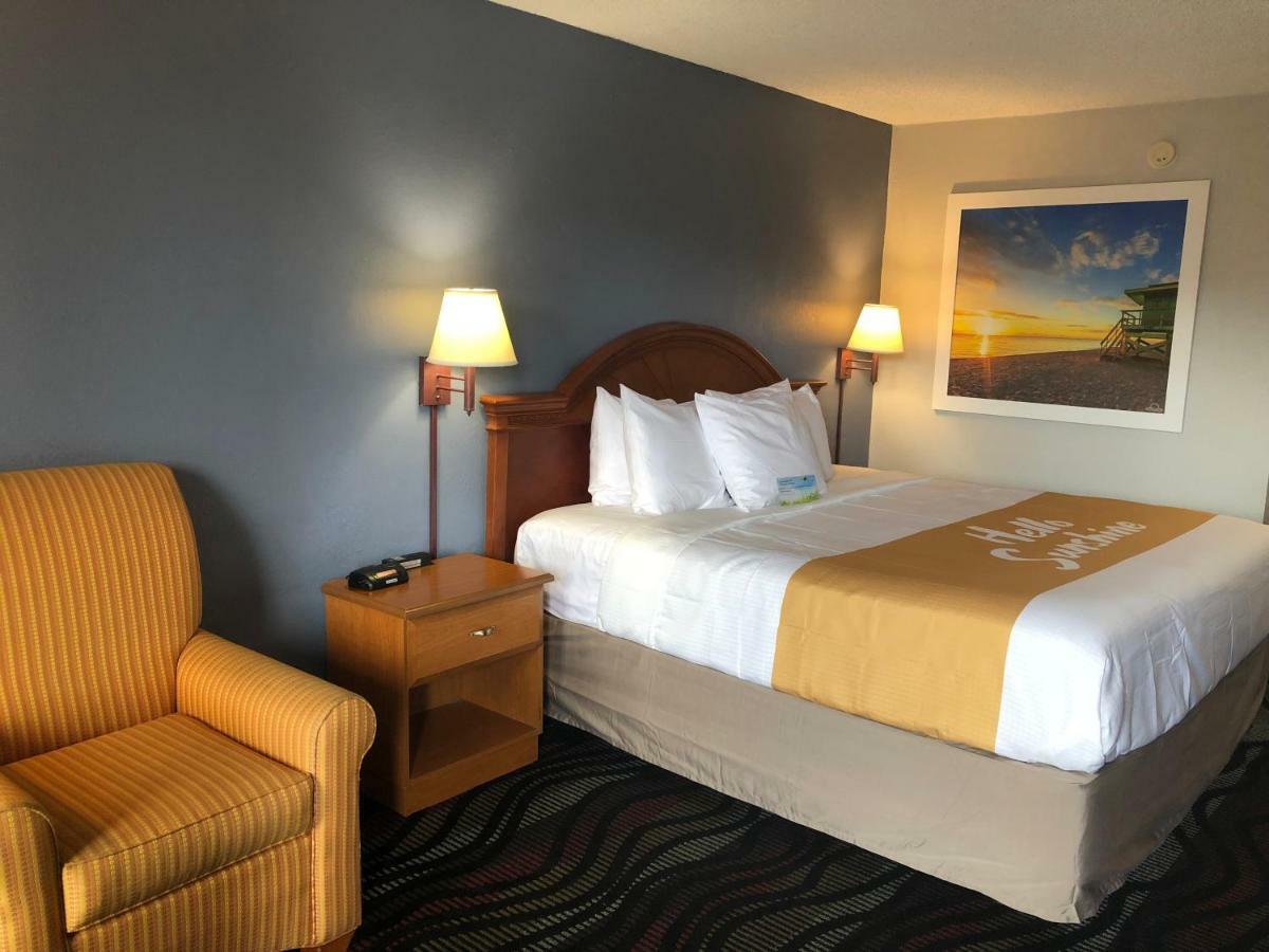 Days Inn By Wyndham Fort Myers Zewnętrze zdjęcie