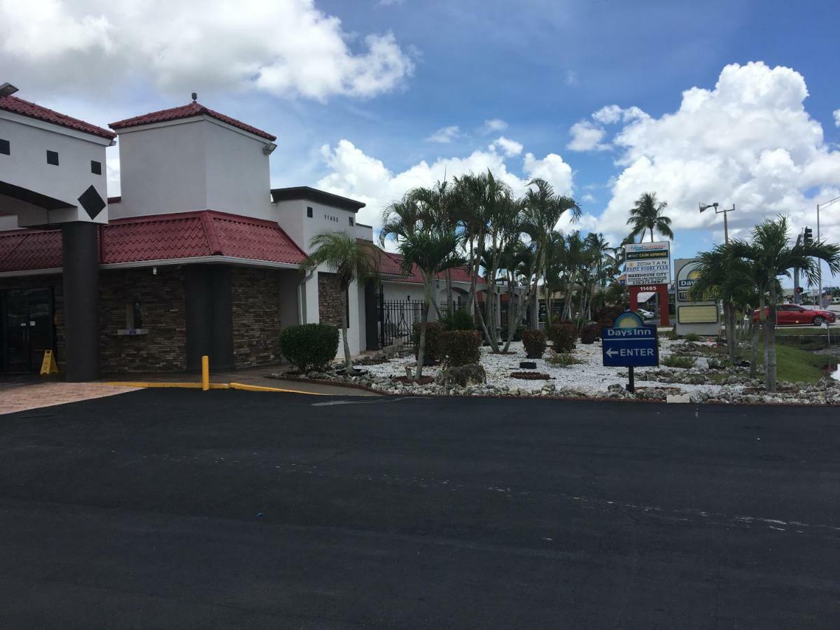 Days Inn By Wyndham Fort Myers Zewnętrze zdjęcie