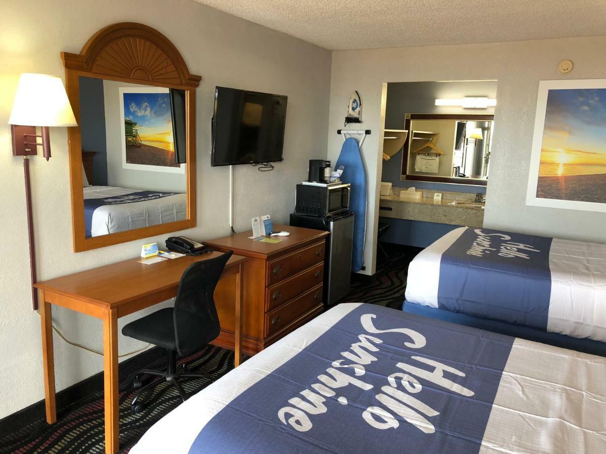 Days Inn By Wyndham Fort Myers Zewnętrze zdjęcie
